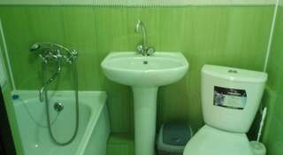 Гостиница Guest house Nadezhda Геленджик Стандартный четырехместный номер-2